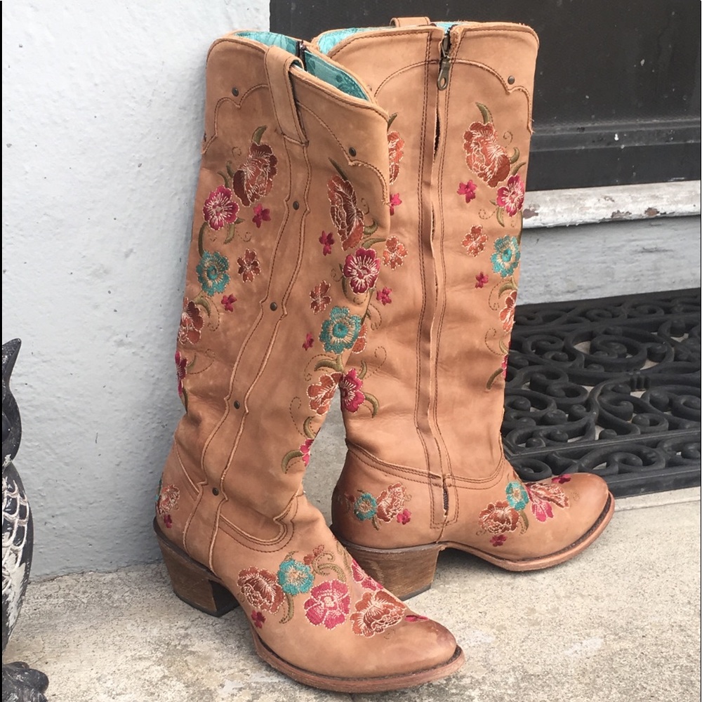 Corral Vintage Embroidered Cowboy Boots